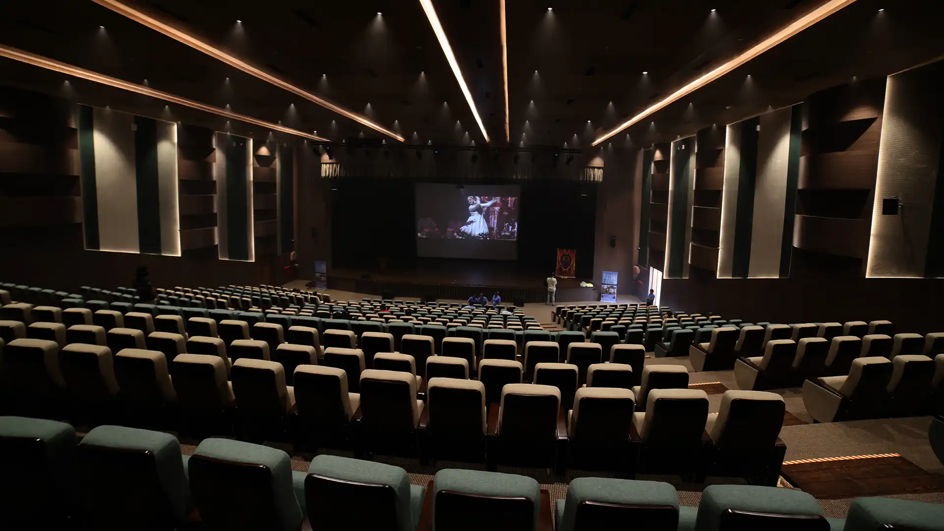 Refined-Sound-for-Young-Performers-Audio-Upgrade-at-Meenakshi-Rangamanch-AV-Today-Magazine-02