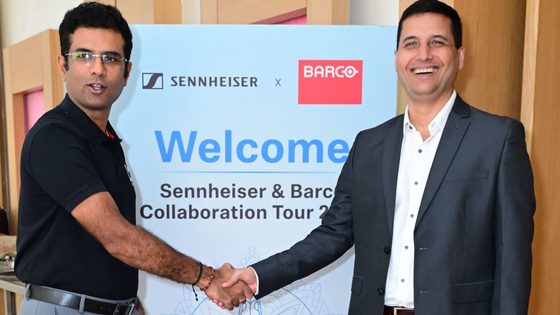 Barco ClickShare CX-50 Gen2 Hub paired with Sennheiser TeamConnect Bar for wireless conferencing.