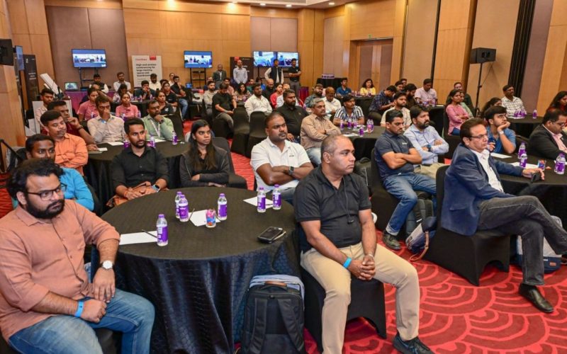 A group of over 400 AV and IT professionals attending the Barco Sennheiser multi-city tour in India.