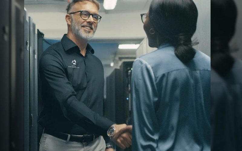 A senior network engineer providing direct, high-touch consultation for a mission-critical data center environment.