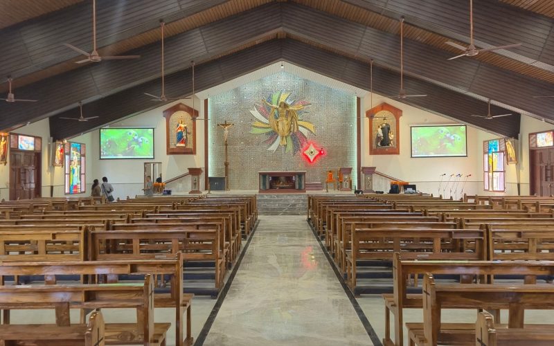 Close-up of Yamaha VXL24 column speakers installed discreetly against church pillars for uniform sound.
