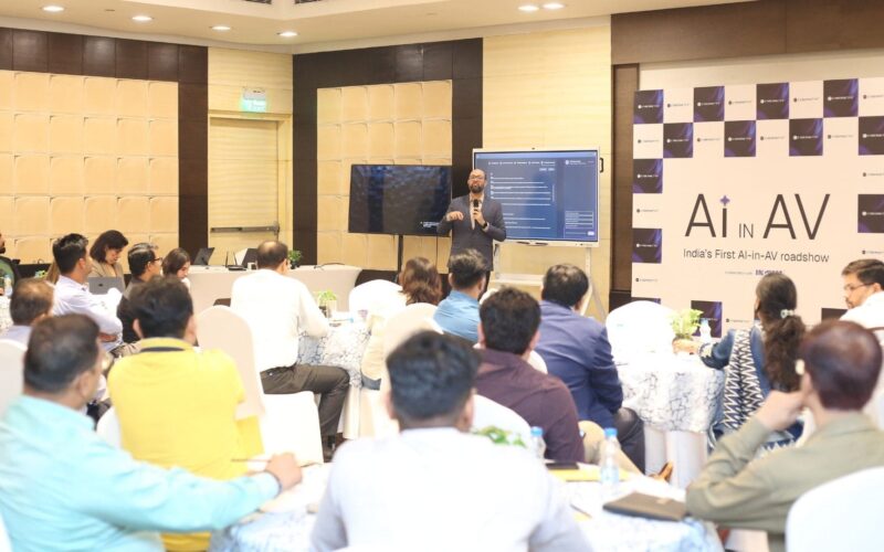AI-powered meeting room with occupancy analytics, engagement tracking and autonomous device control.