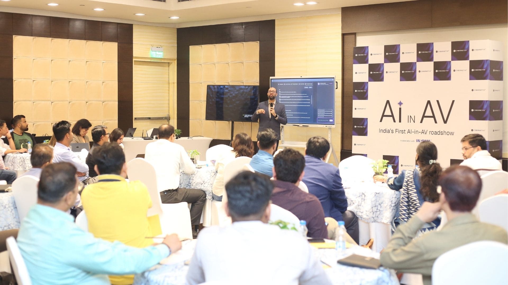 AI-powered meeting room with occupancy analytics, engagement tracking and autonomous device control.