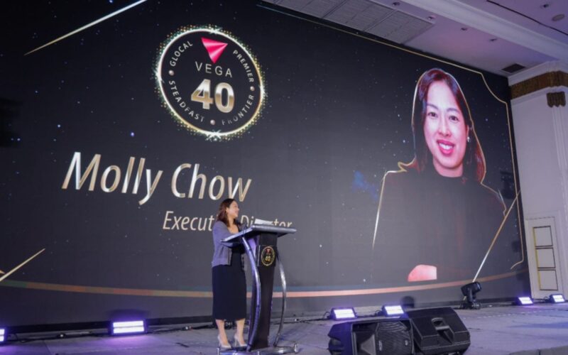 Global clients, consultants, technology partners, and VEGA executives celebrating the company's 40th anniversary in Bangkok.