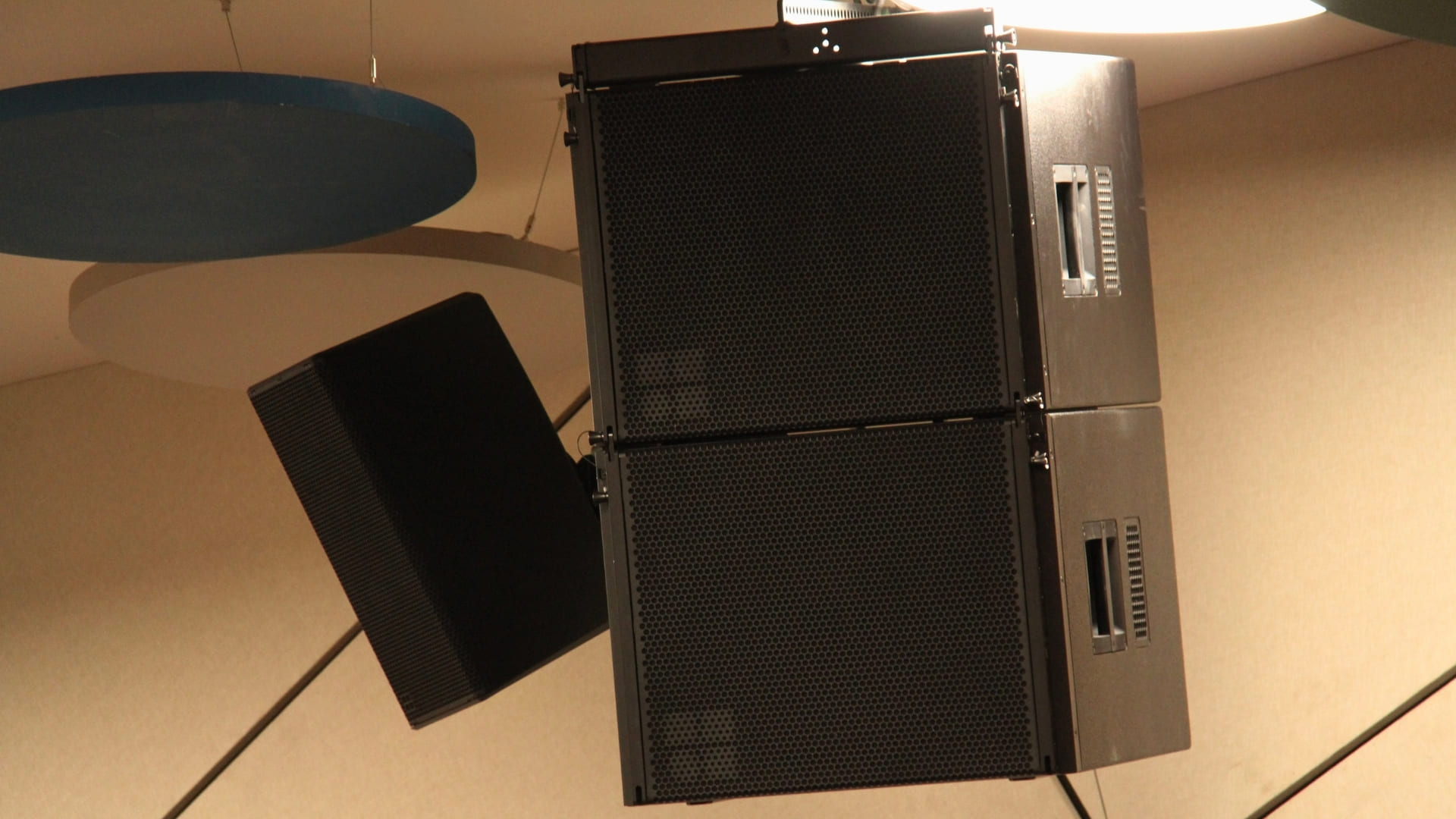 d&b U5 loudspeakers used as auditorium fills