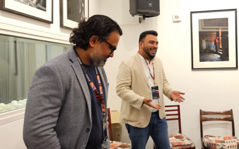 Industry experts sharing insights on workplace technology, acoustics, design and real estate at Ignite.